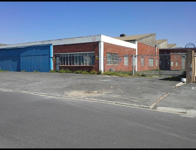 2,781M² FACTORY TO LET IN PAROW CENTRAL